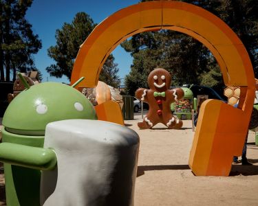 android mascot in theme park